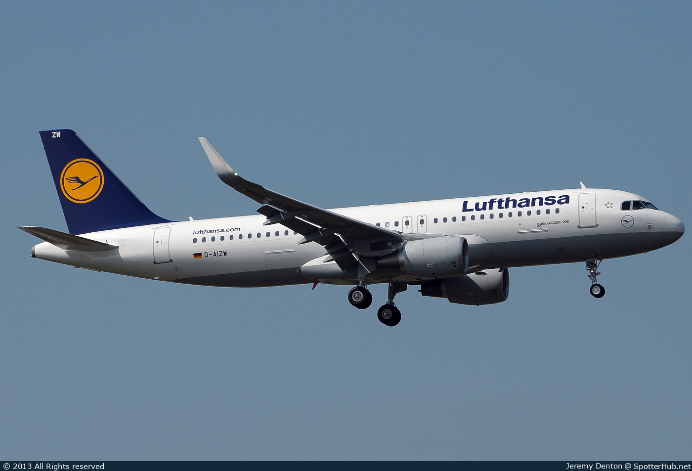 Photo of D-AIZW - Airbus A320-214 operated by Lufthansa
