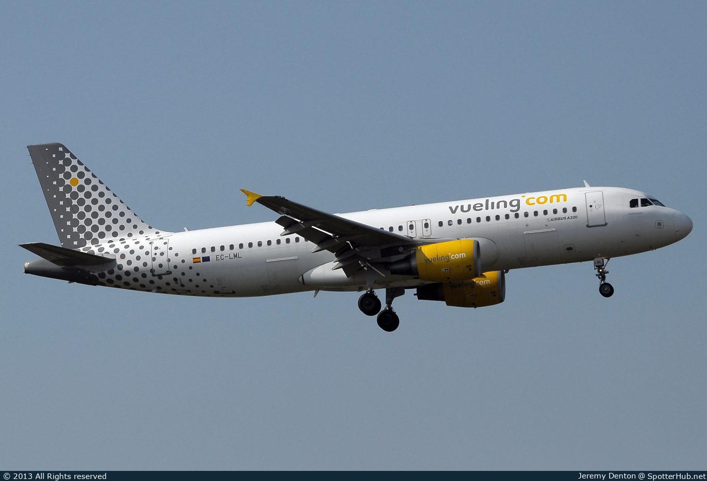 Photo of EC-LML - Airbus A320-214 operated by Vueling