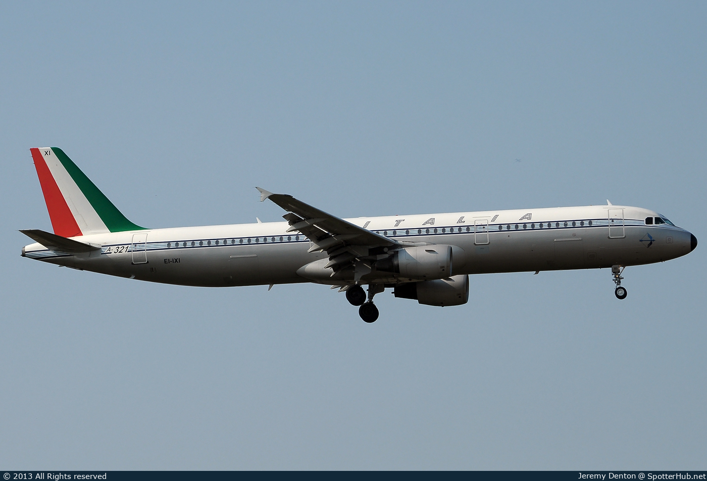 Photo of EI-IXI - Airbus A321-112 operated by Alitalia