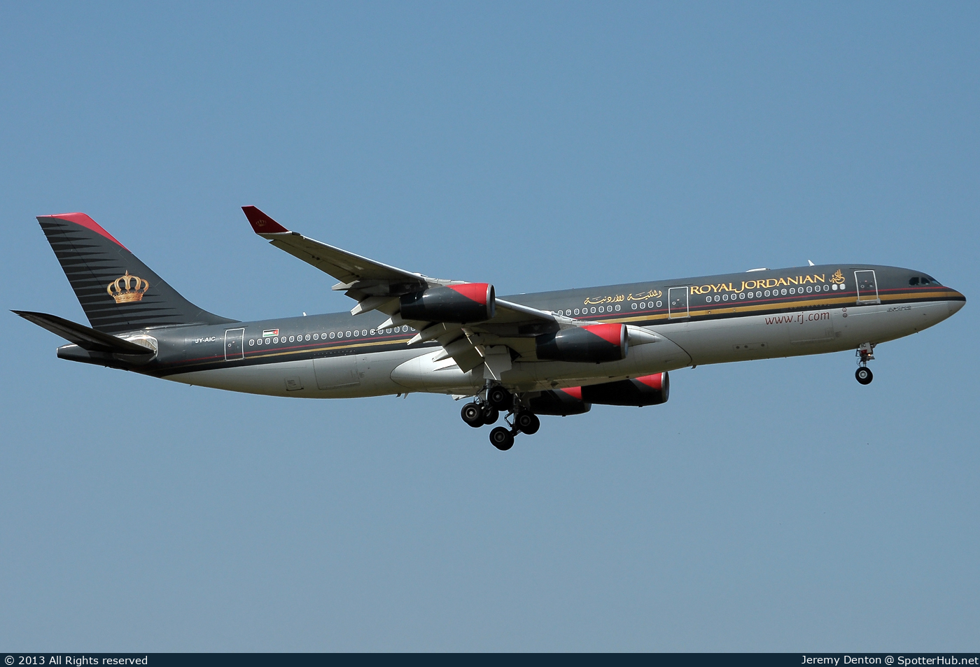 Photo of JY-AIC - Airbus A340-212 operated by Royal Jordanian Airlines