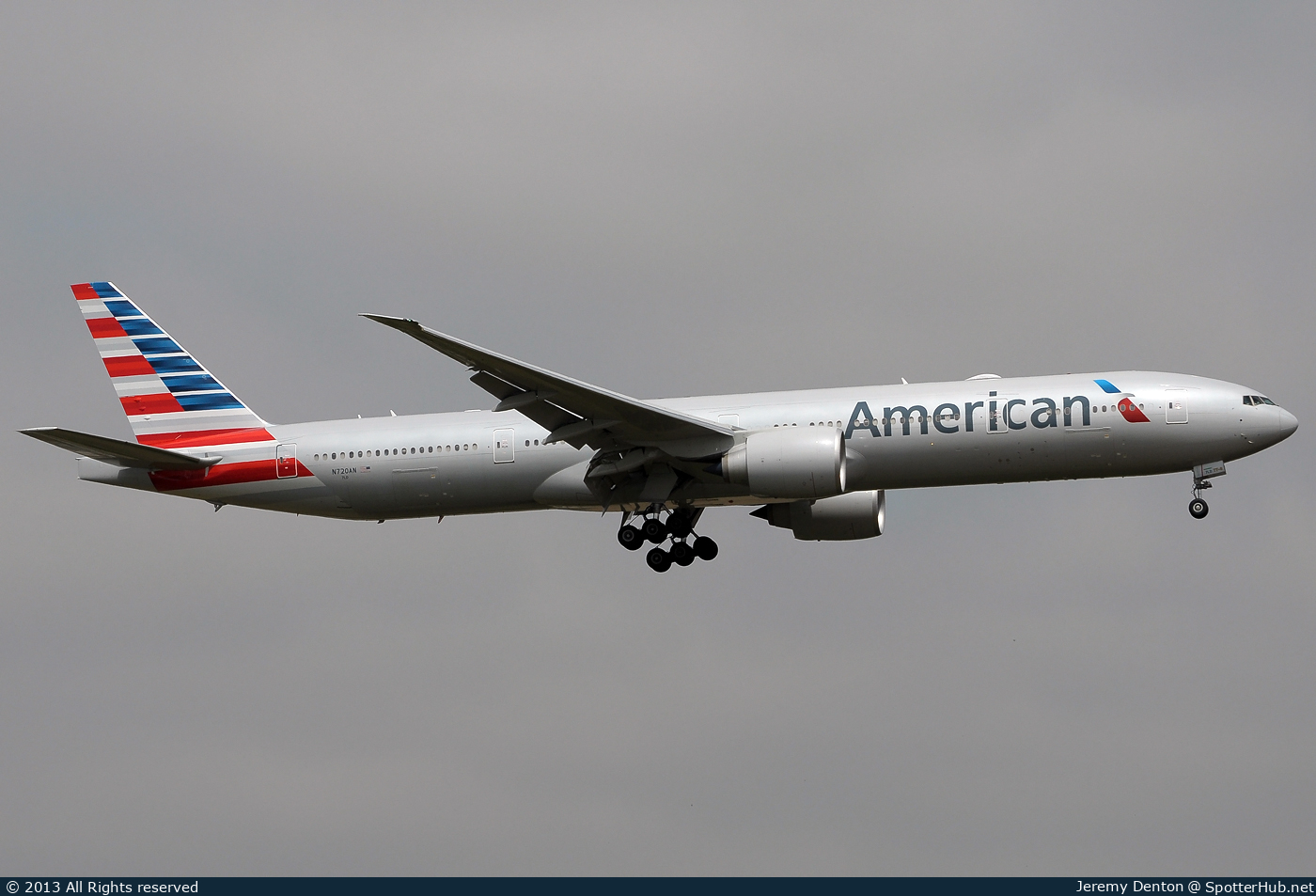 Photo of N720AN - Boeing 777-323(ER) operated by American Airlines