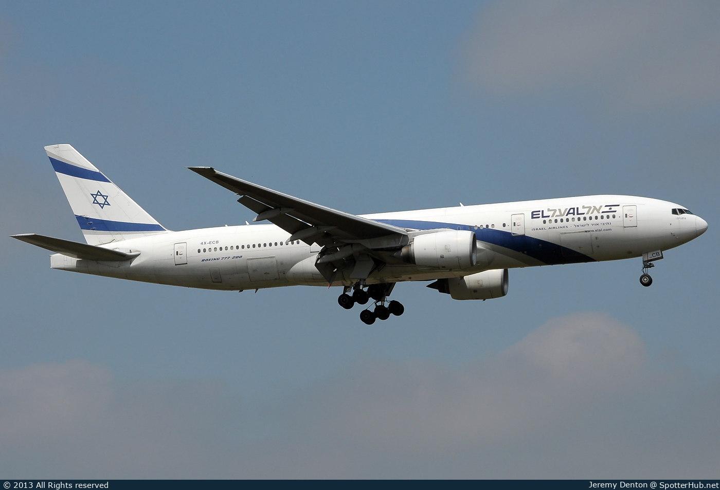 Photo of 4X-ECB - Boeing 777-258(ER) operated by El Al Israel Airlines