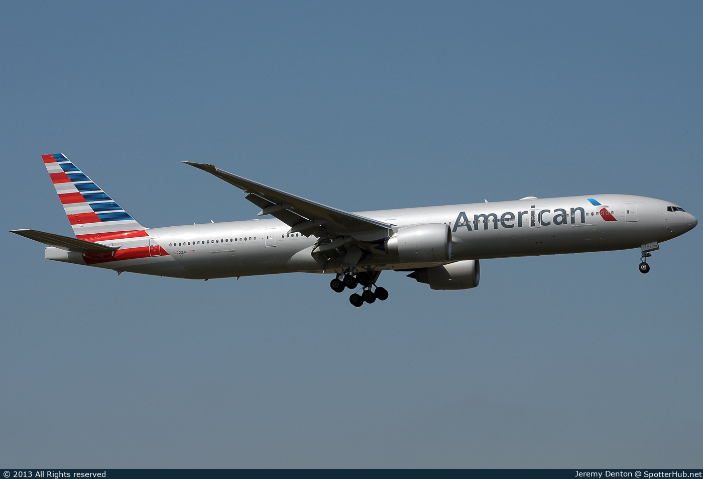 Photo of N722AN - Boeing 777-323(ER) operated by American Airlines