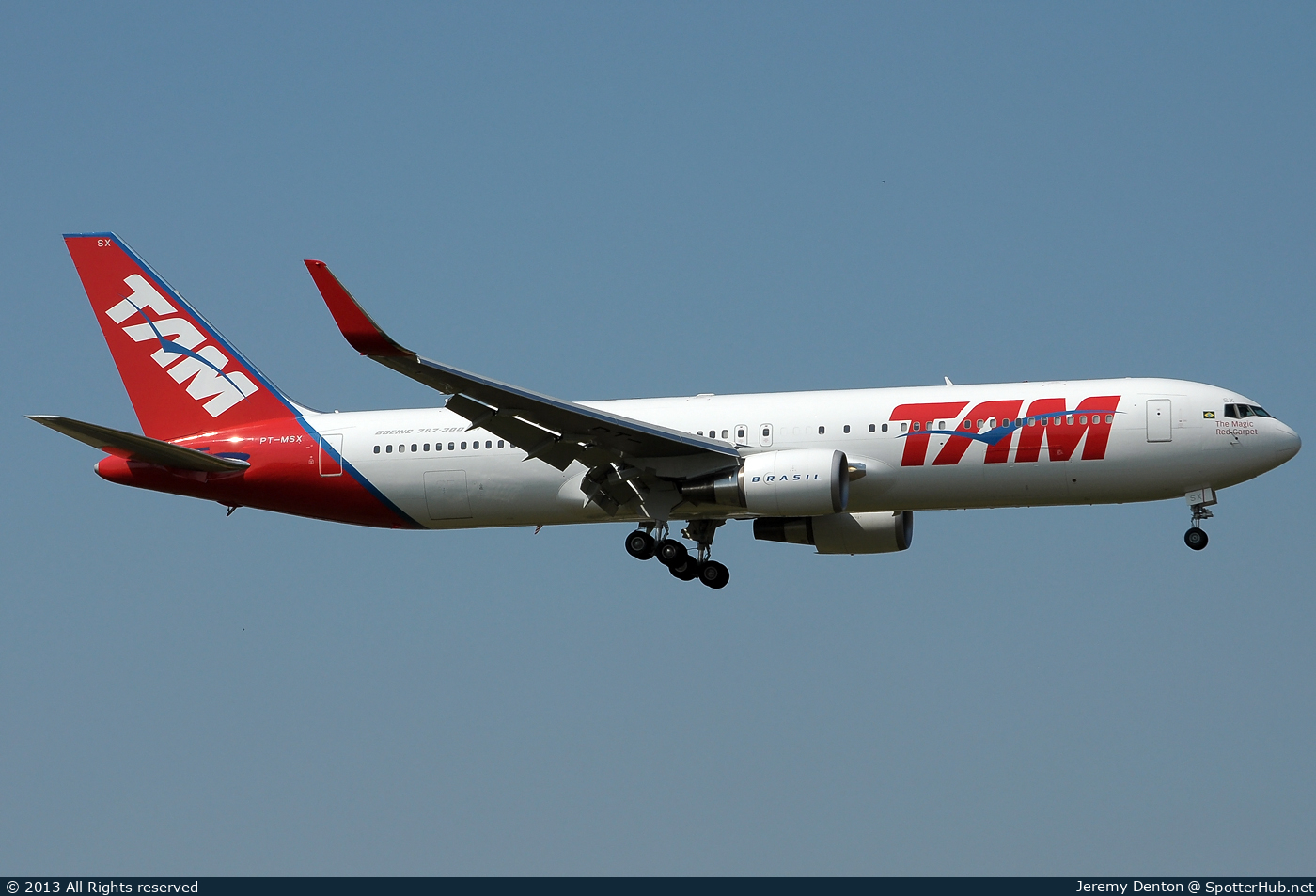 Photo of PT-MSX - Boeing 767-316(ER) operated by TAM Linhas Aéreas