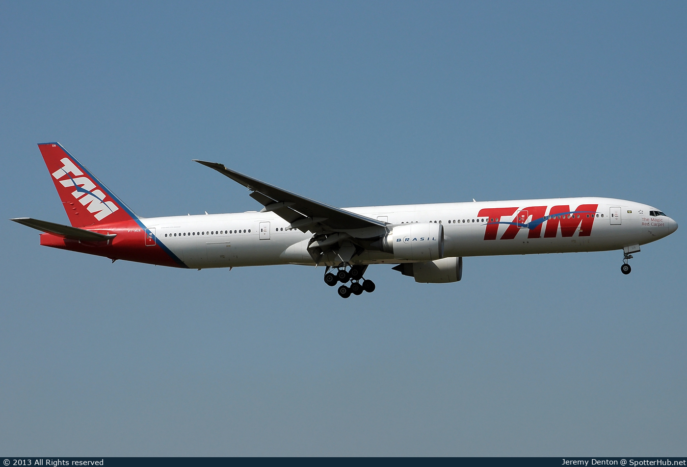 Photo of PT-MUA - Boeing 777-32W(ER) operated by TAM Linhas Aéreas