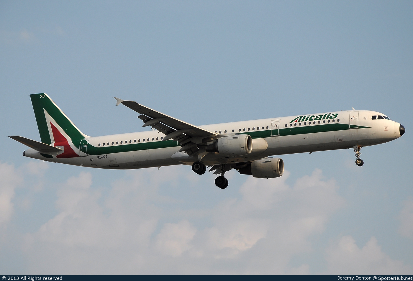Photo of EI-IXJ - Airbus A321-112 operated by Alitalia