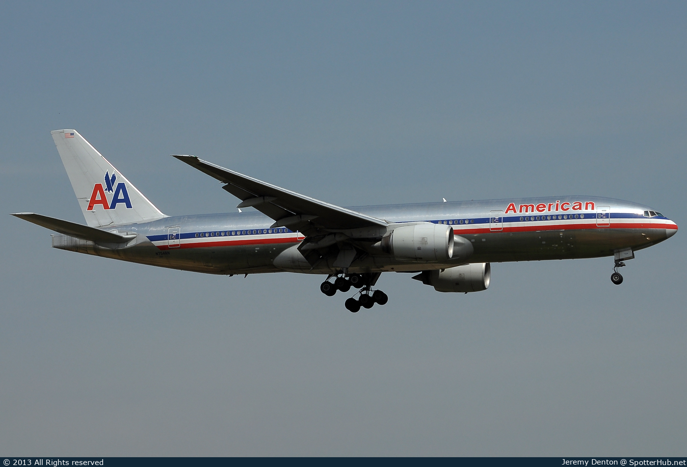 Photo of N754AN - Boeing 777-223(ER) operated by American Airlines