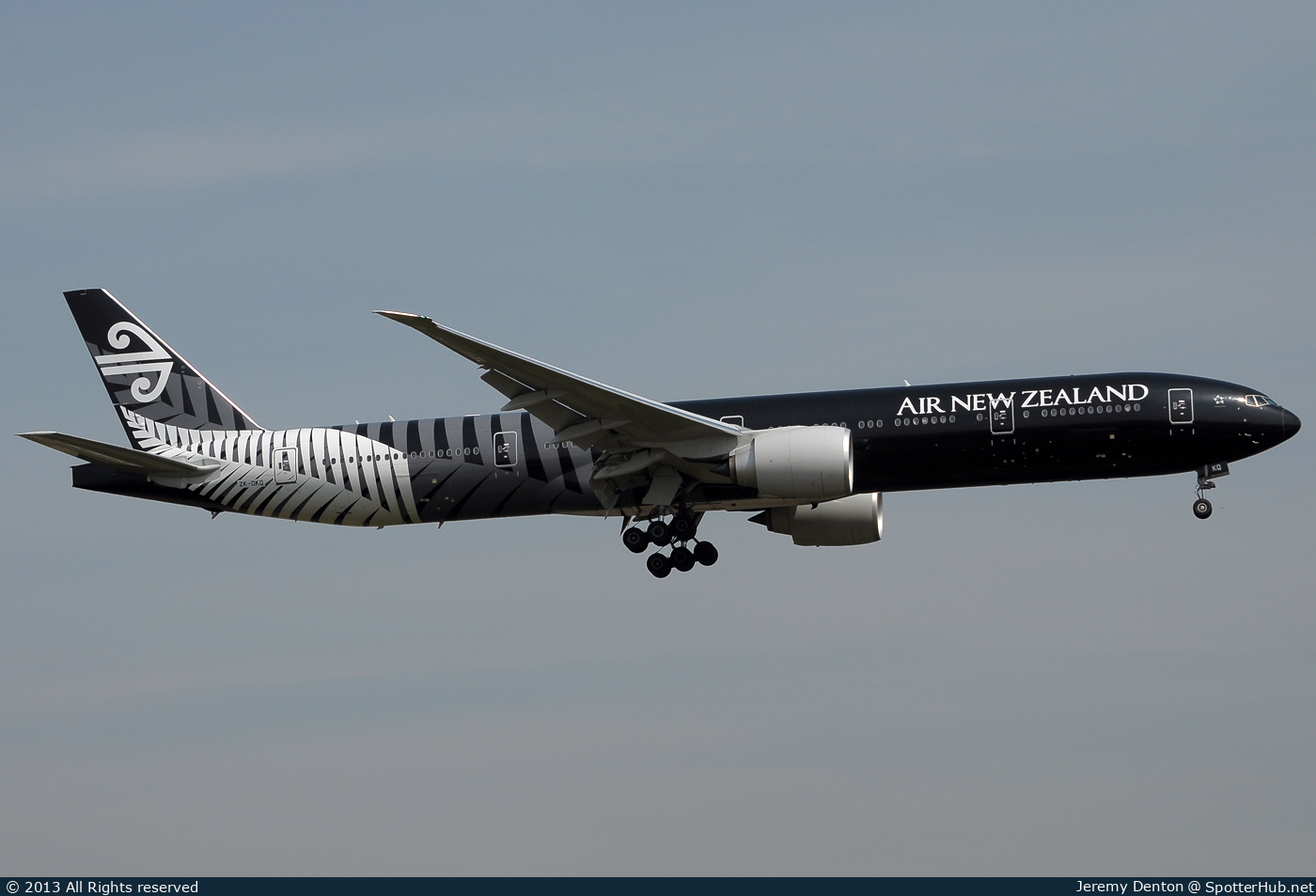 Photo of ZK-OKQ - Boeing 777-319(ER) operated by Air New Zealand