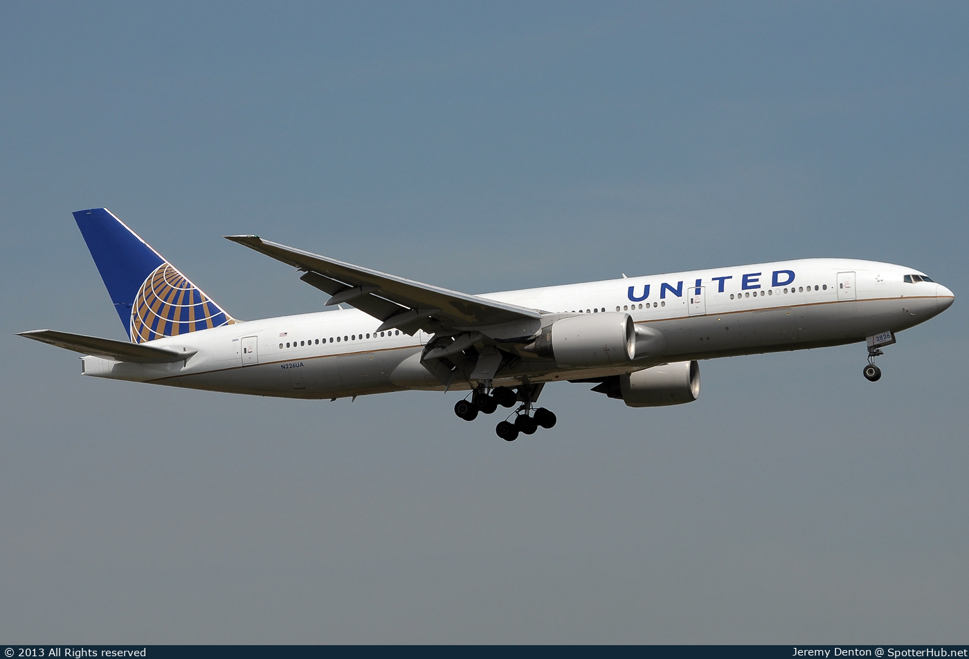Photo of N226UA - Boeing 777-222(ER) operated by United Airlines