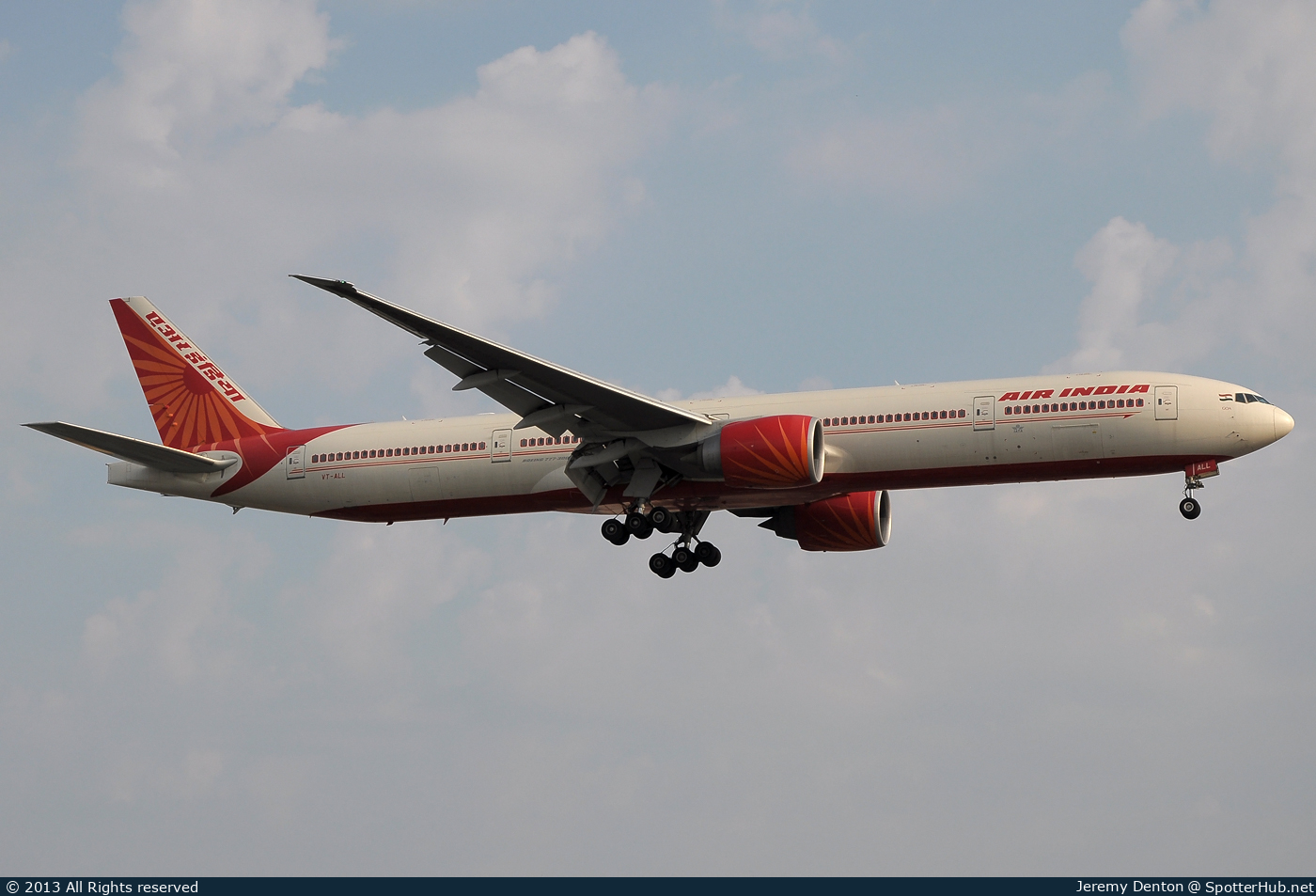 Photo of VT-ALL - Boeing 777-337(ER) operated by Air India