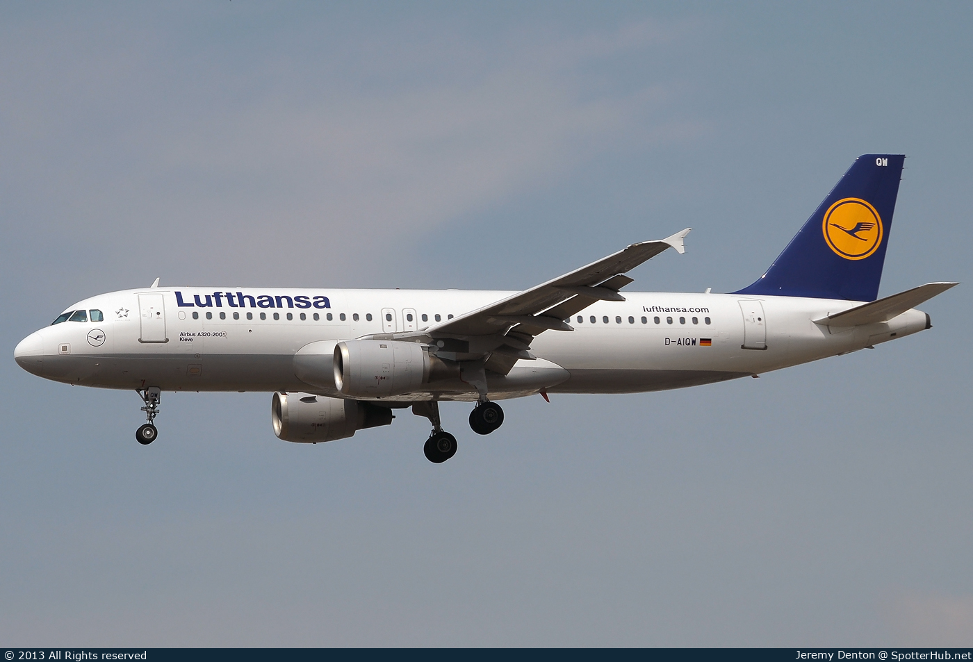 Photo of D-AIQW - Airbus A320-211 operated by Lufthansa