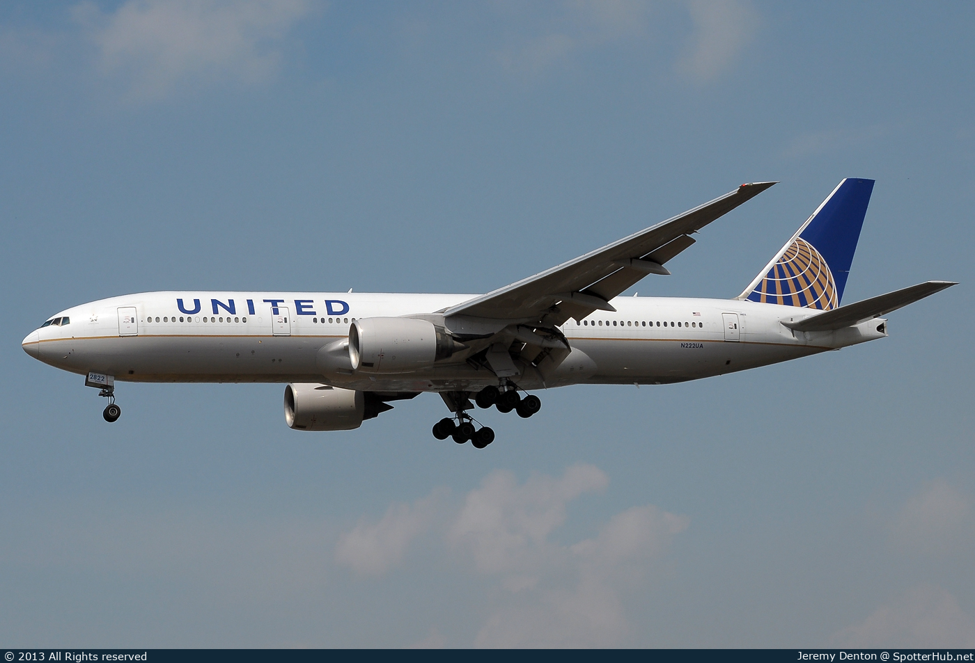 Photo of N222UA - Boeing 777-222(ER) operated by United Airlines
