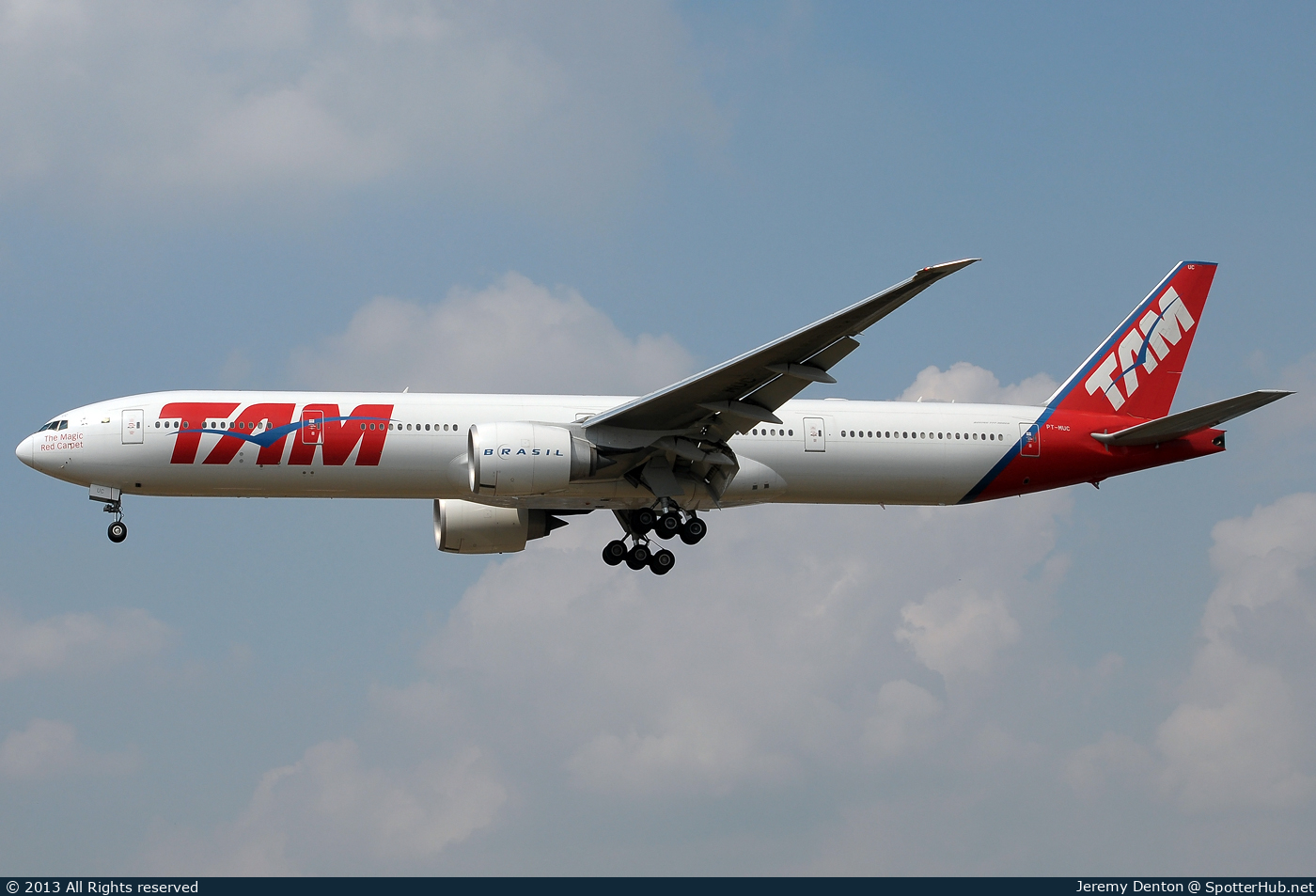 Photo of PT-MUC - Boeing 777-32W(ER) operated by TAM Linhas Aéreas