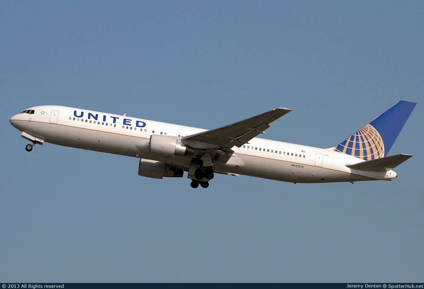 Photo of N663UA - Boeing 767-322(ER) operated by United Airlines