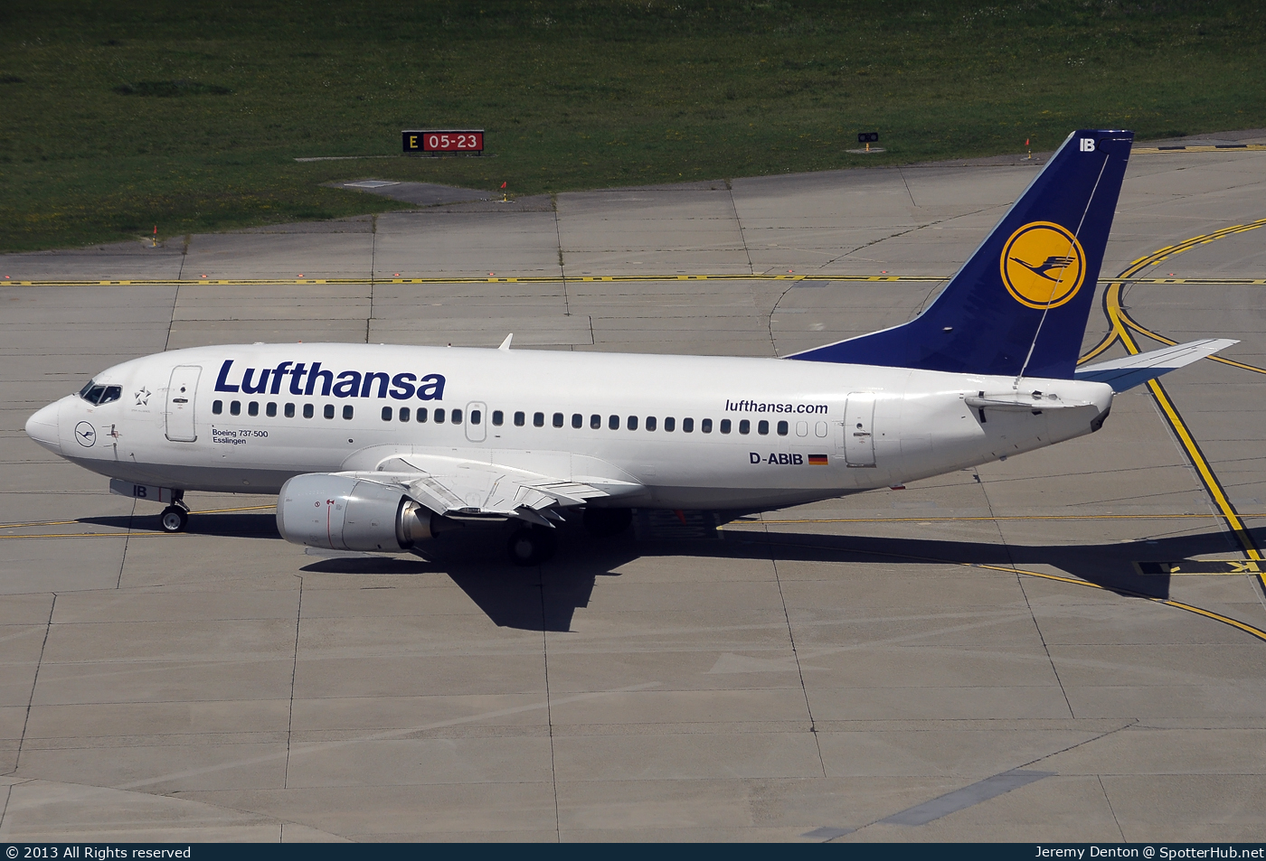Photo of D-ABIB - Boeing 737-530 operated by Lufthansa