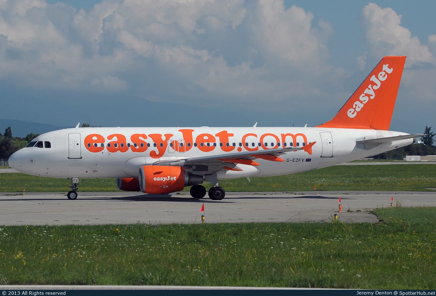 Photo of G-EZFV - Airbus A319-111 operated by easyJet