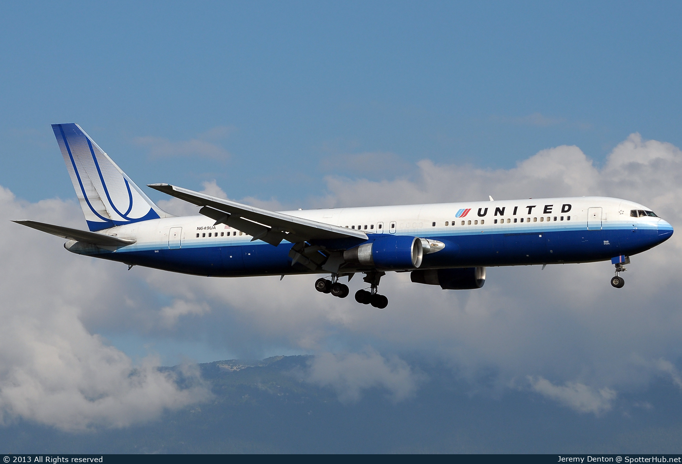 Photo of N649UA - Boeing 767-322(ER) operated by United Airlines