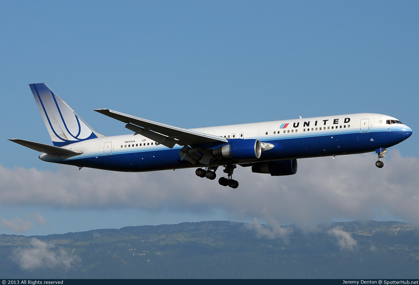 Photo of N651UA - Boeing 767-322(ER) operated by United Airlines