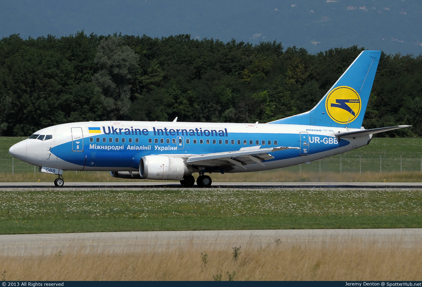Photo of UR-GBB - Boeing 737-5L9 operated by Ukraine International Airlines
