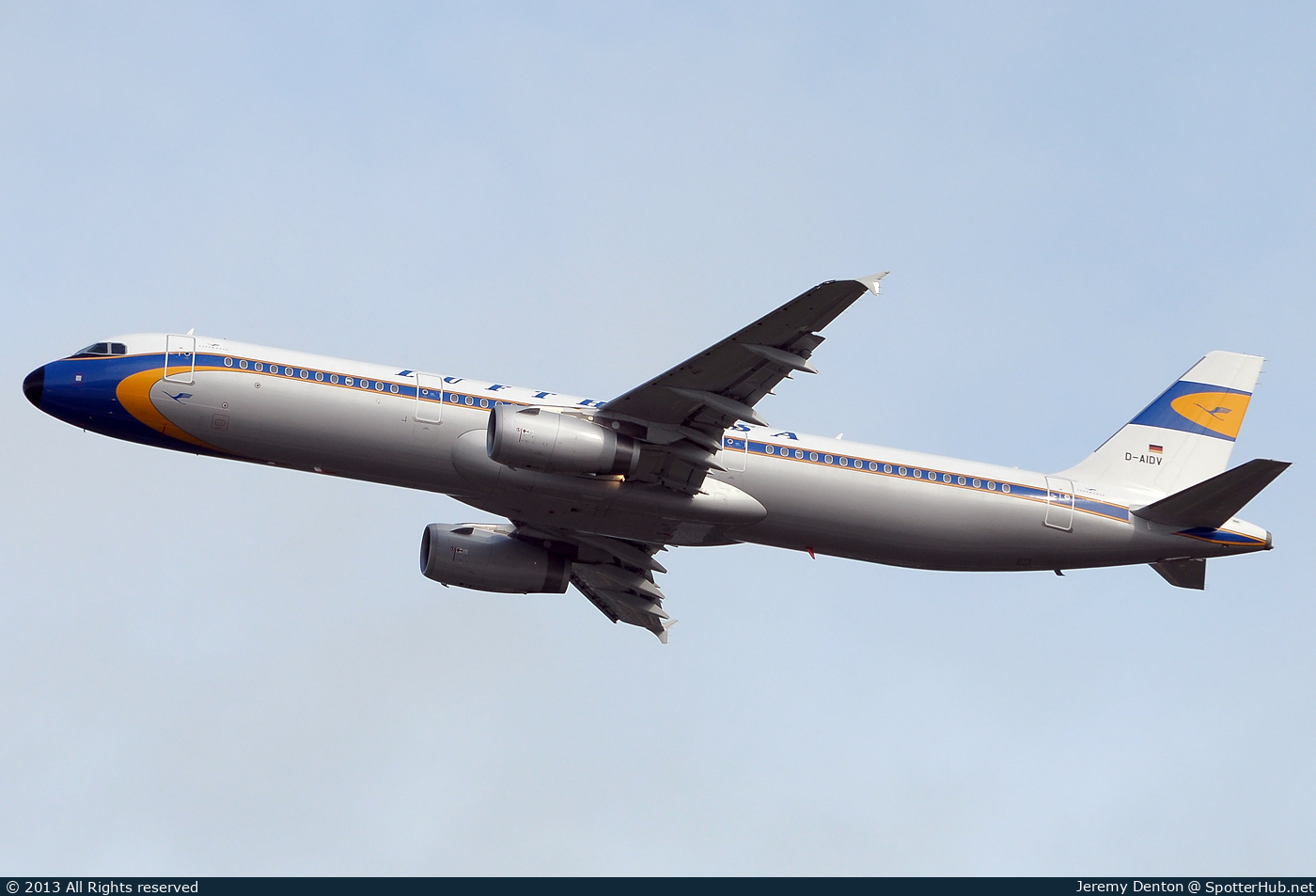 Photo of D-AIDV - Airbus A321-231 operated by Lufthansa