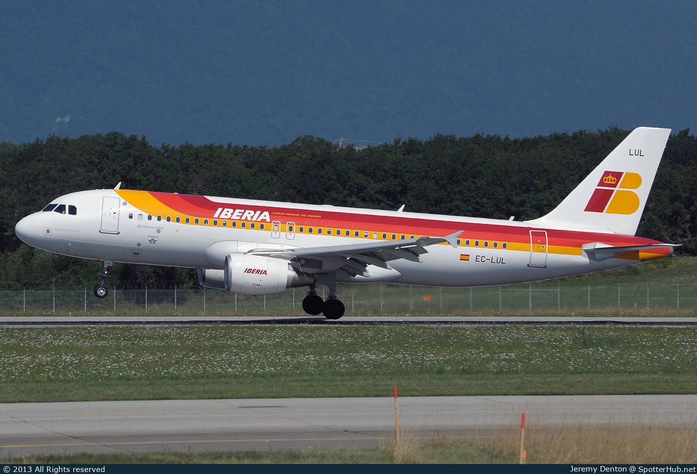 Photo of EC-LUL - Airbus A320-216 operated by Iberia