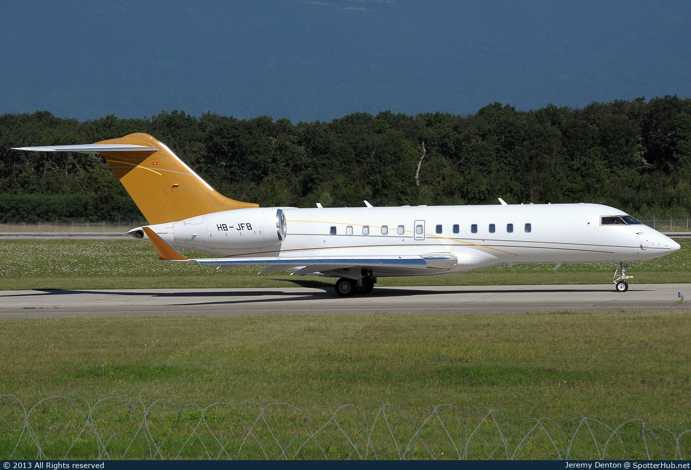 Photo of HB-JFB - Bombardier Global 5000 operated by Nomad Aviation