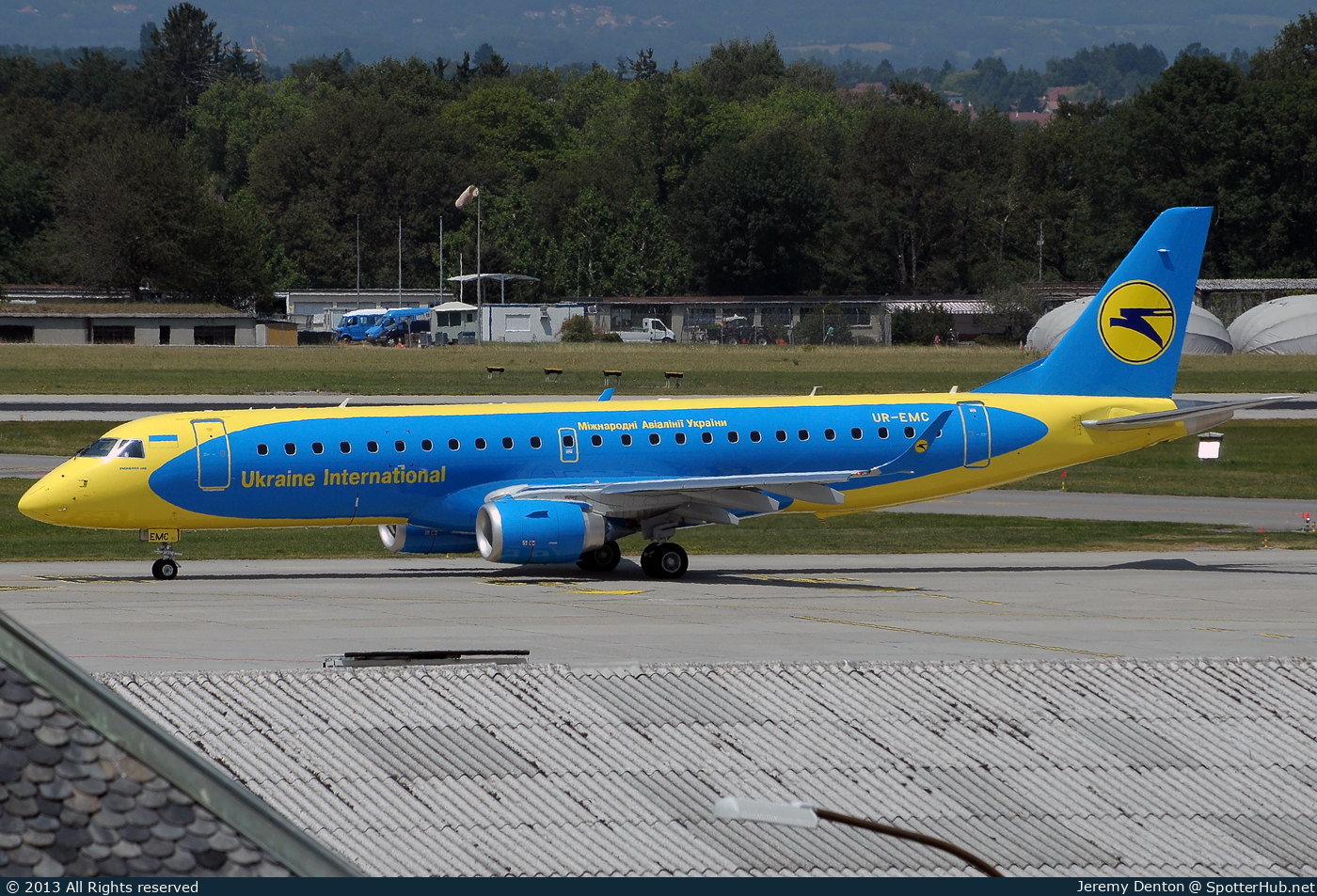 Photo of UR-EMC - Embraer ERJ-190LR operated by Ukraine International Airlines