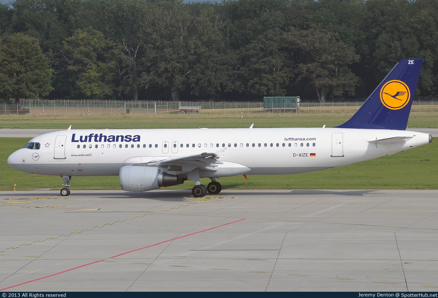 Photo of D-AIZE - Airbus A320-214 operated by Lufthansa