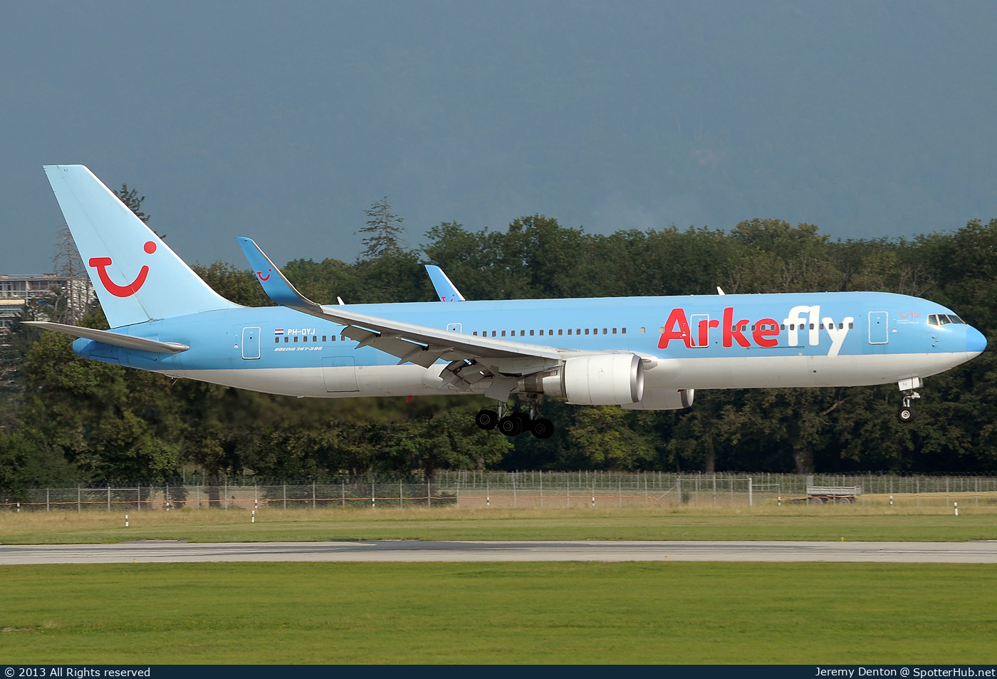 Photo of PH-OYJ - Boeing 767-304(ER) operated by Arkefly