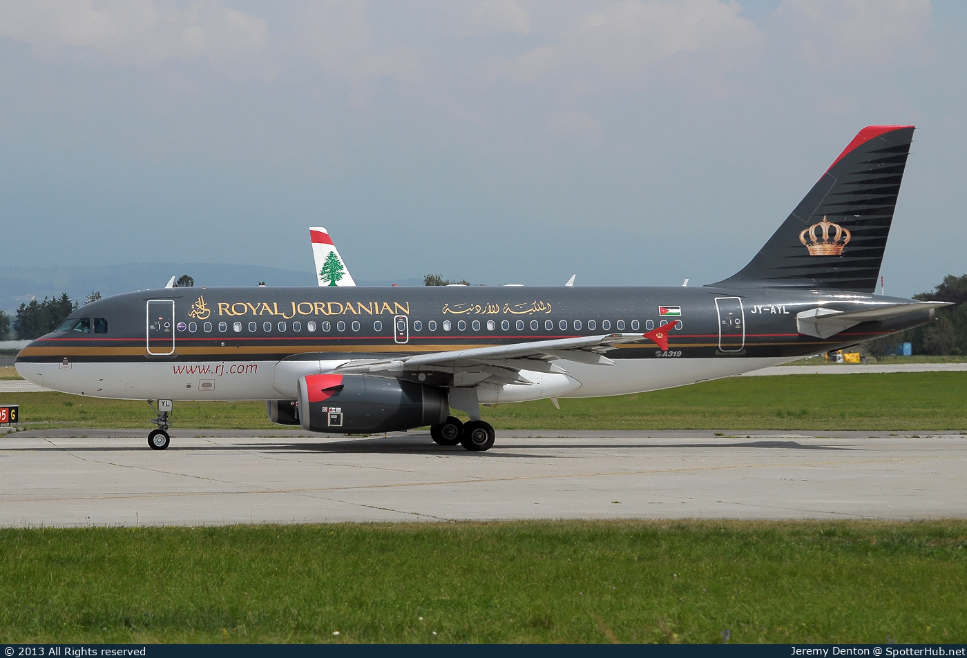 Photo of JY-AYL - Airbus A319-132 operated by Royal Jordanian Airlines