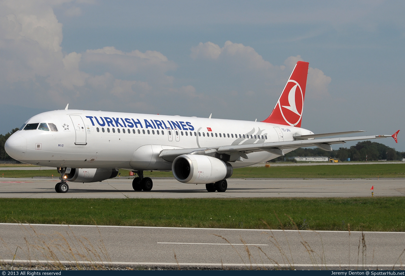 Photo of TC-JPA - Airbus A320-232 operated by Turkish Airlines