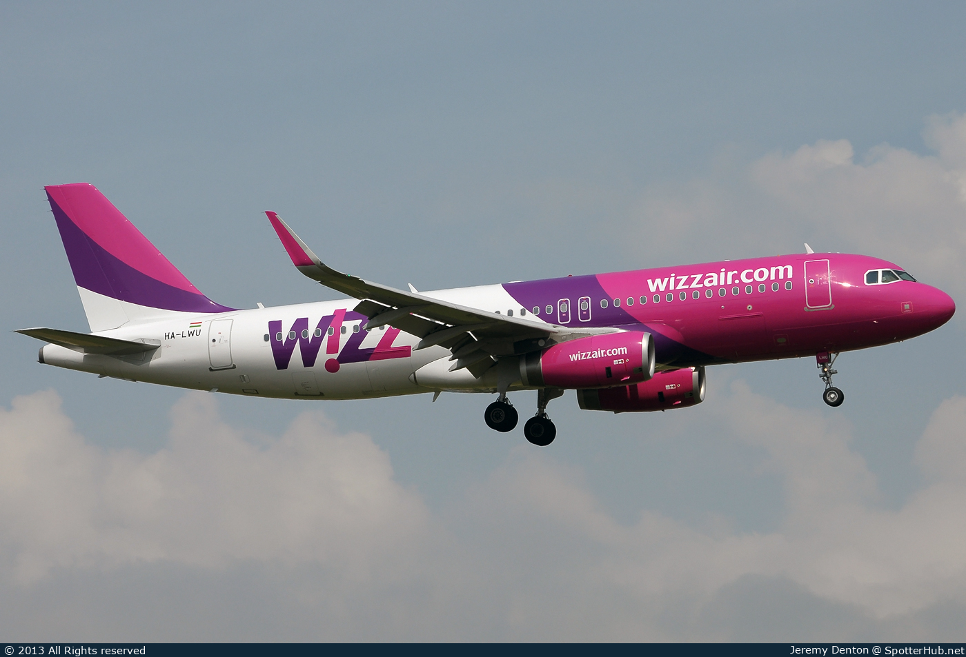 Photo of HA-LWU - Airbus A320-232 operated by Wizz Air