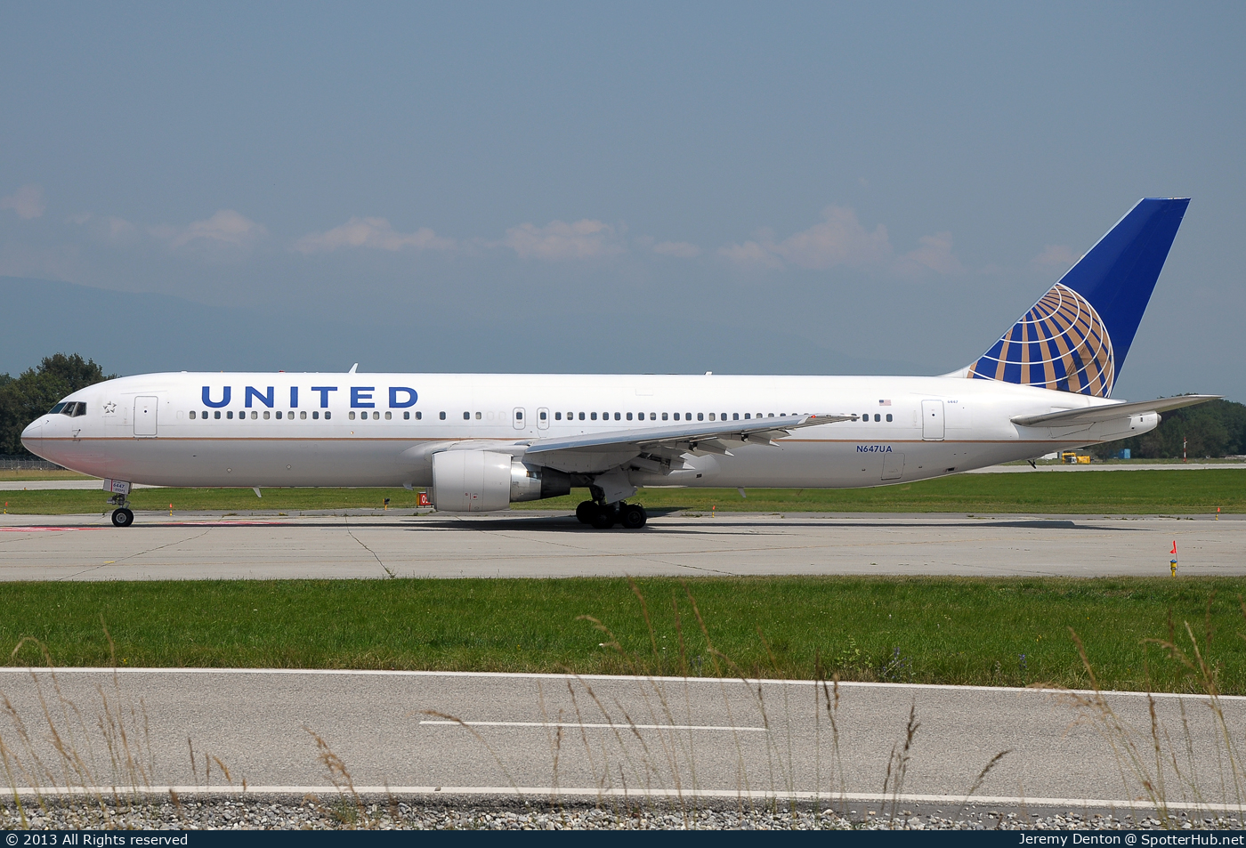 Photo of N647UA - Boeing 767-322(ER) operated by United Airlines