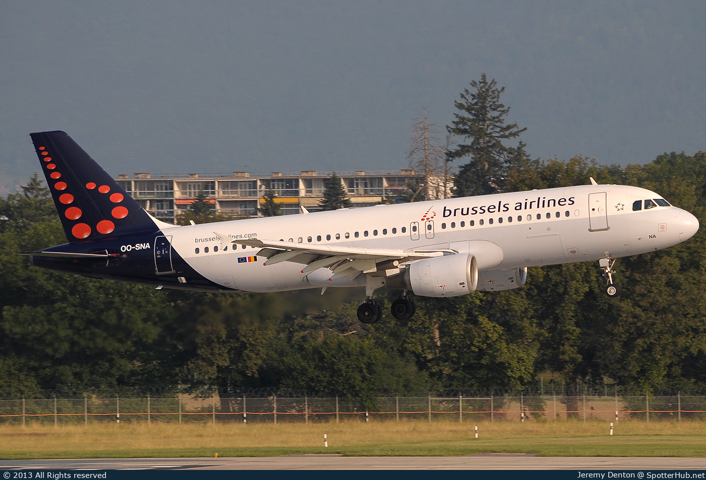 Photo of OO-SNA - Airbus A320-214 operated by Brussels Airlines