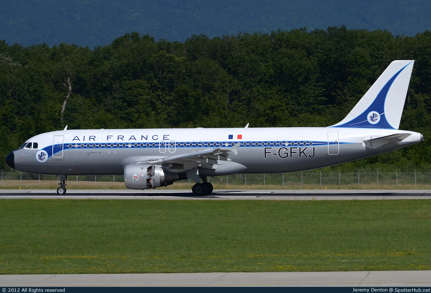Photo of F-GFKJ - Airbus A320-211 operated by Air France