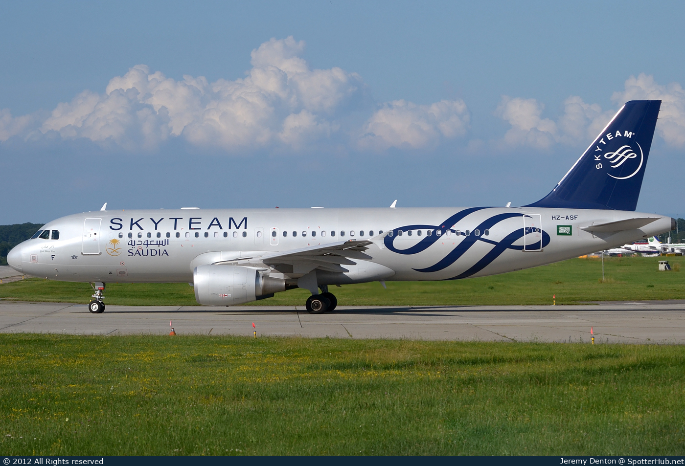 Photo of HZ-ASF - Airbus A320-214 operated by Saudia
