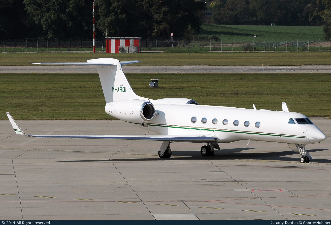 Photo of M-ARDI - Gulfstream GV-SP (G550) operated by Private