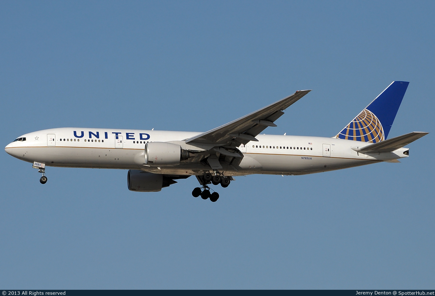Photo of N785UA - Boeing 777-222(ER) operated by United Airlines