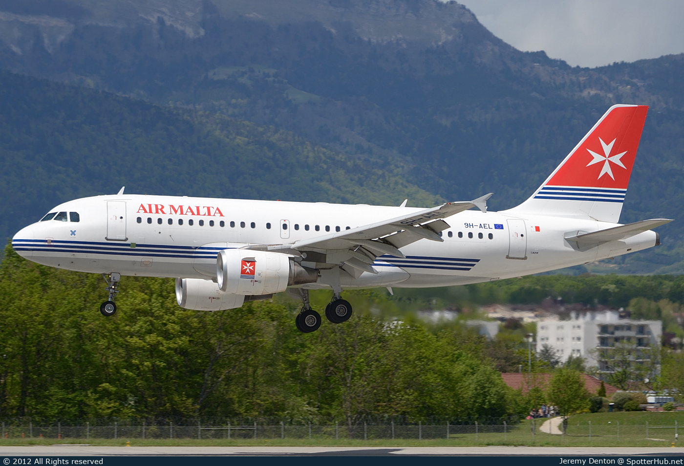 Photo of 9H-AEL - Airbus A319-112 operated by Air Malta