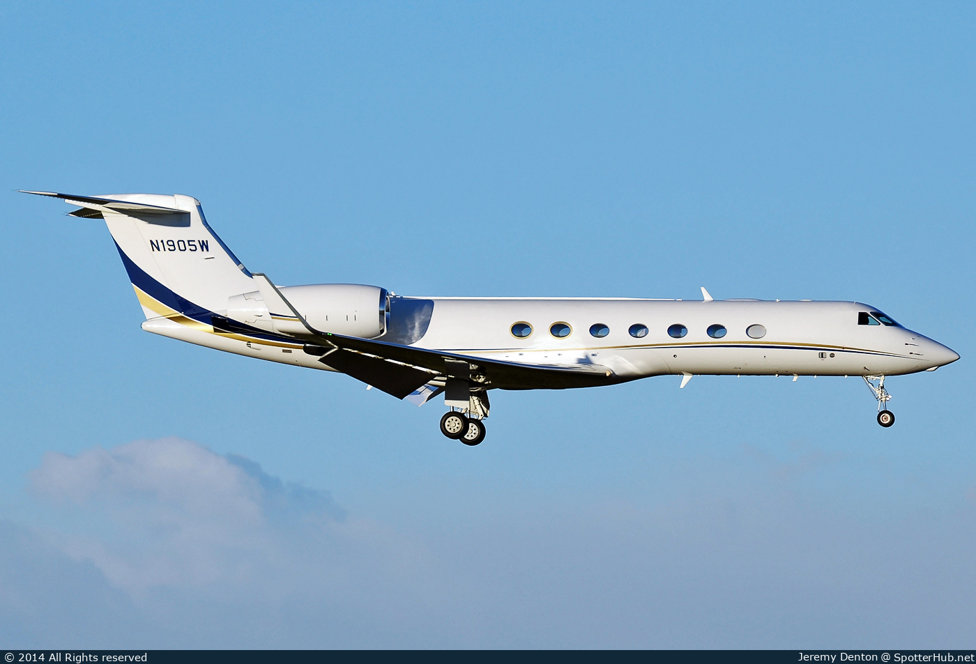 Photo of N1905W - Gulfstream GV-SP (G550) operated by Whirlpool Corp.