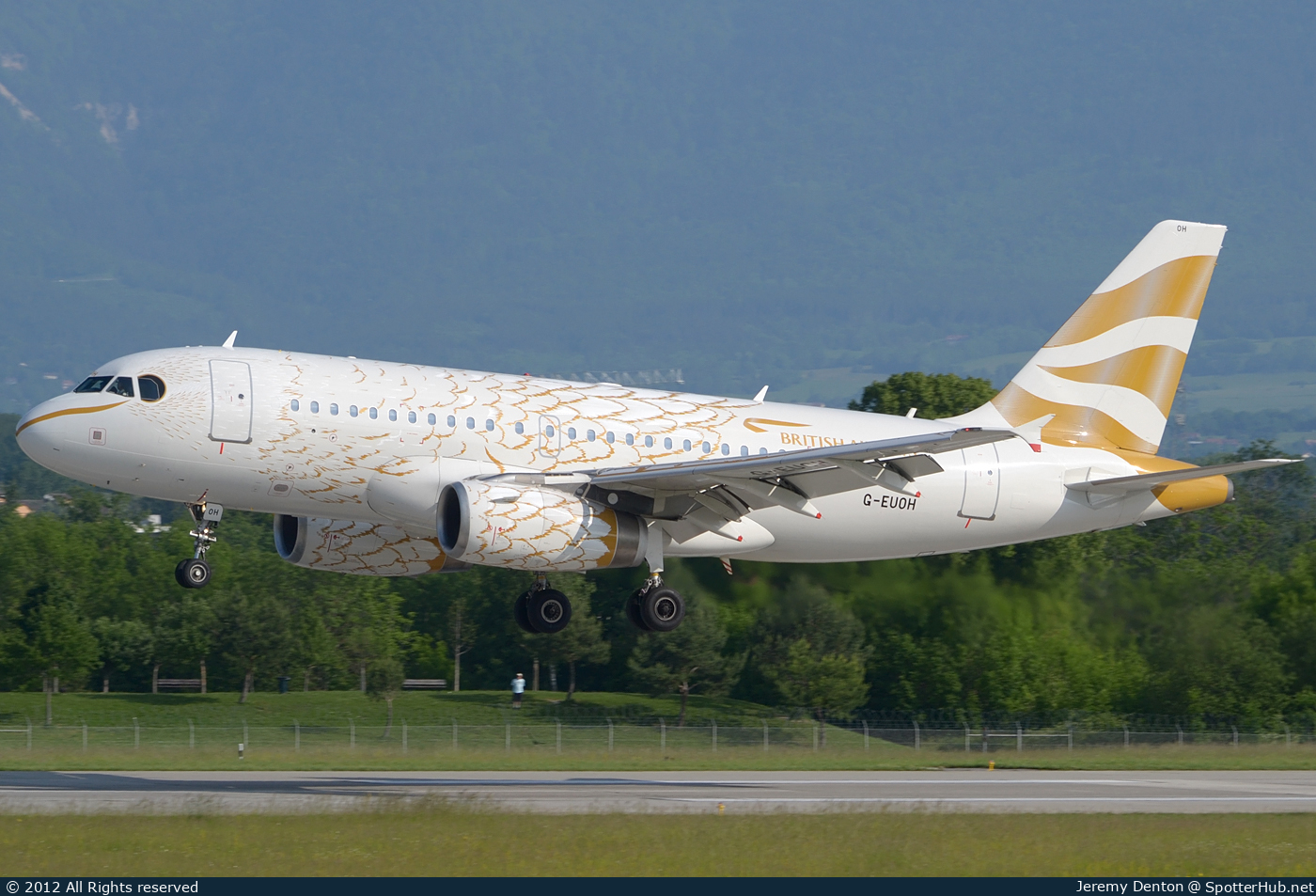 Photo of G-EUOH - Airbus A319-131 operated by British Airways