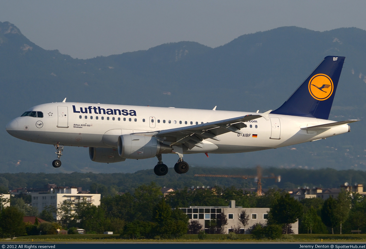 Photo of D-AIBF - Airbus A319-112 operated by Lufthansa