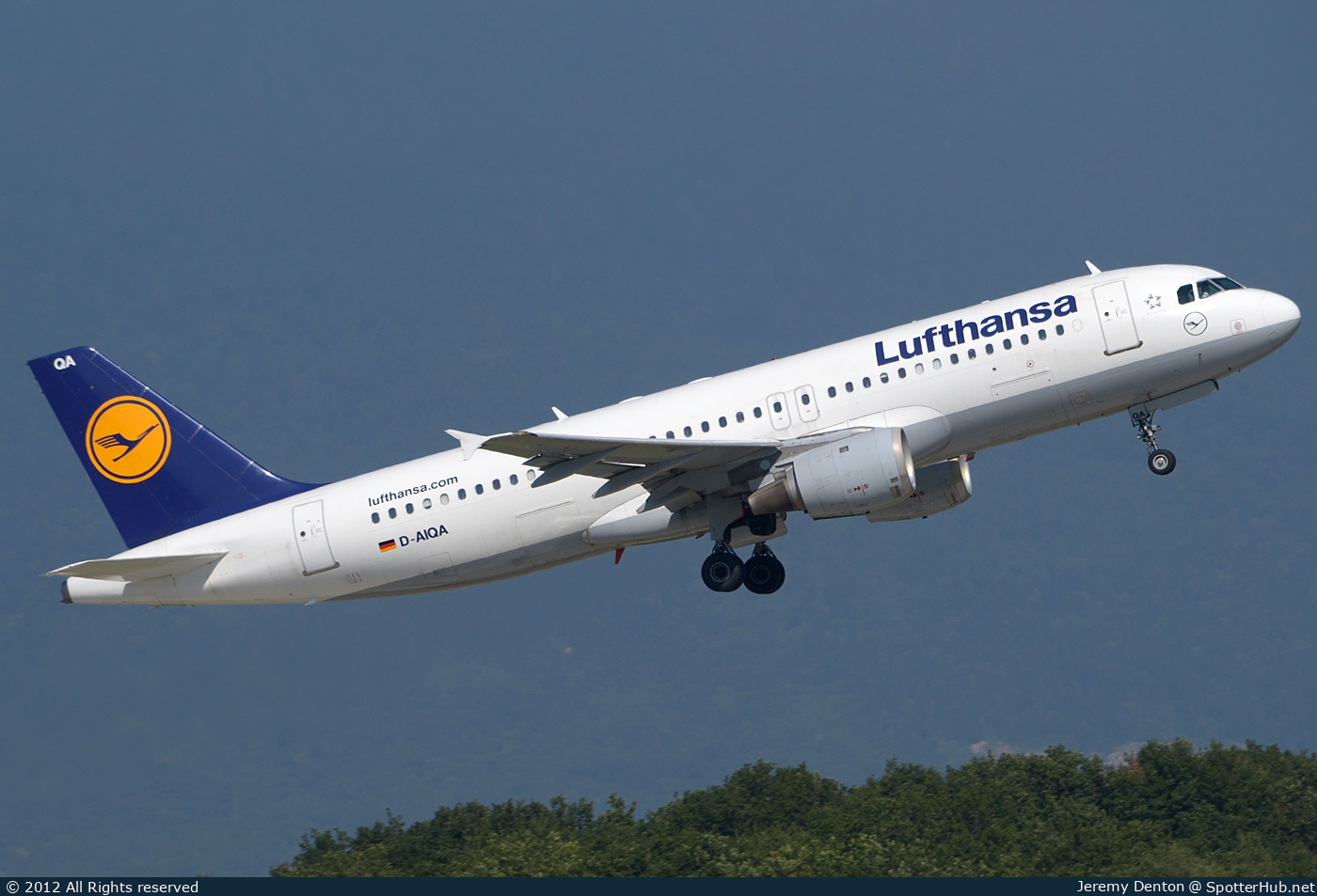 Photo of D-AIQA - Airbus A320-211 operated by Lufthansa