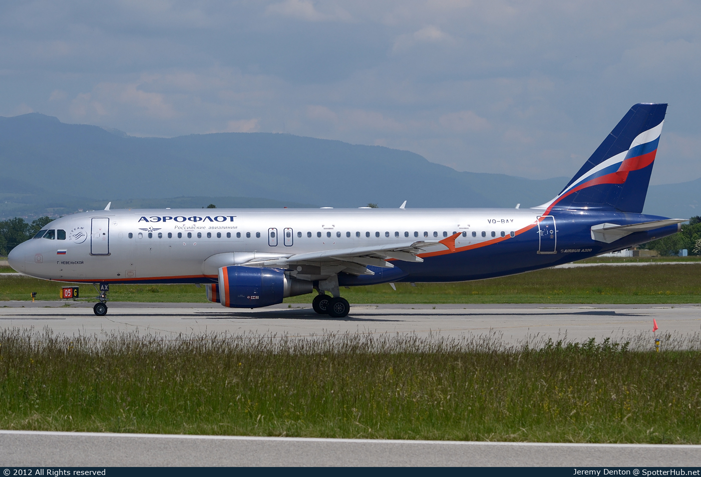 Photo of VQ-BAX - Airbus A320-214 operated by Aeroflot