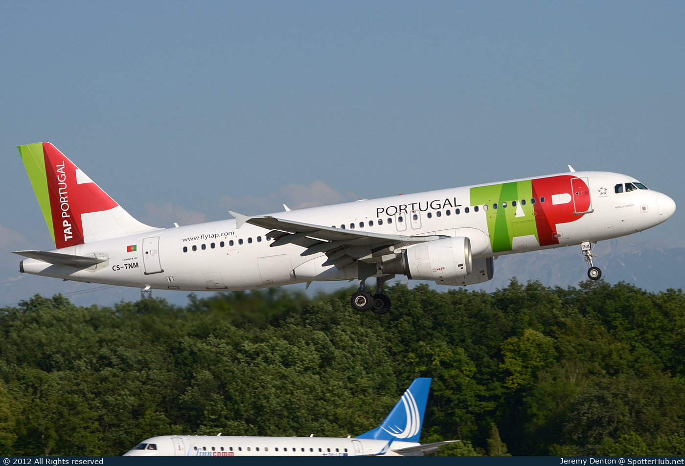 Photo of CS-TNM - Airbus A320-214 operated by TAP Air Portugal