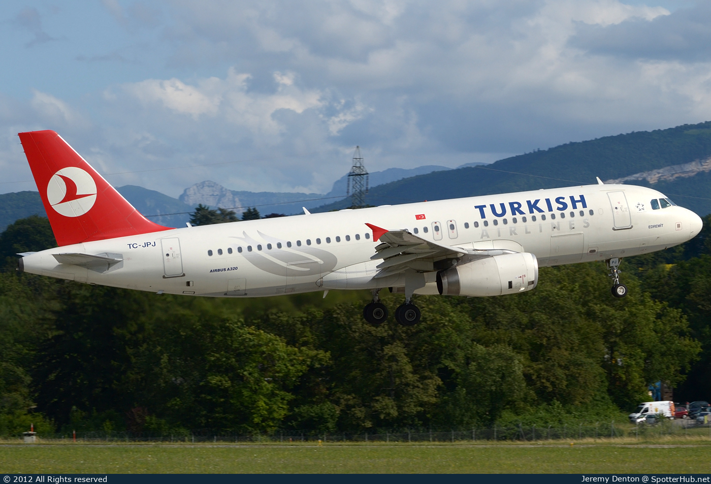 Photo of TC-JPJ - Airbus A320-232 operated by Turkish Airlines