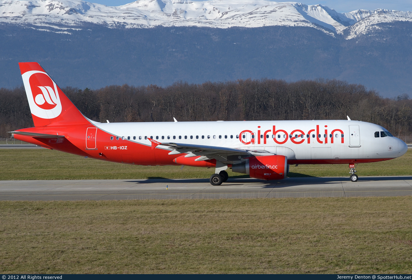 Photo of HB-IOZ - Airbus A320-214 operated by Air Berlin (opb Belair Airlines)
