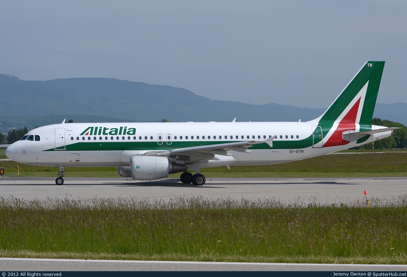 Photo of EI-DTN - Airbus A320-216 operated by Alitalia