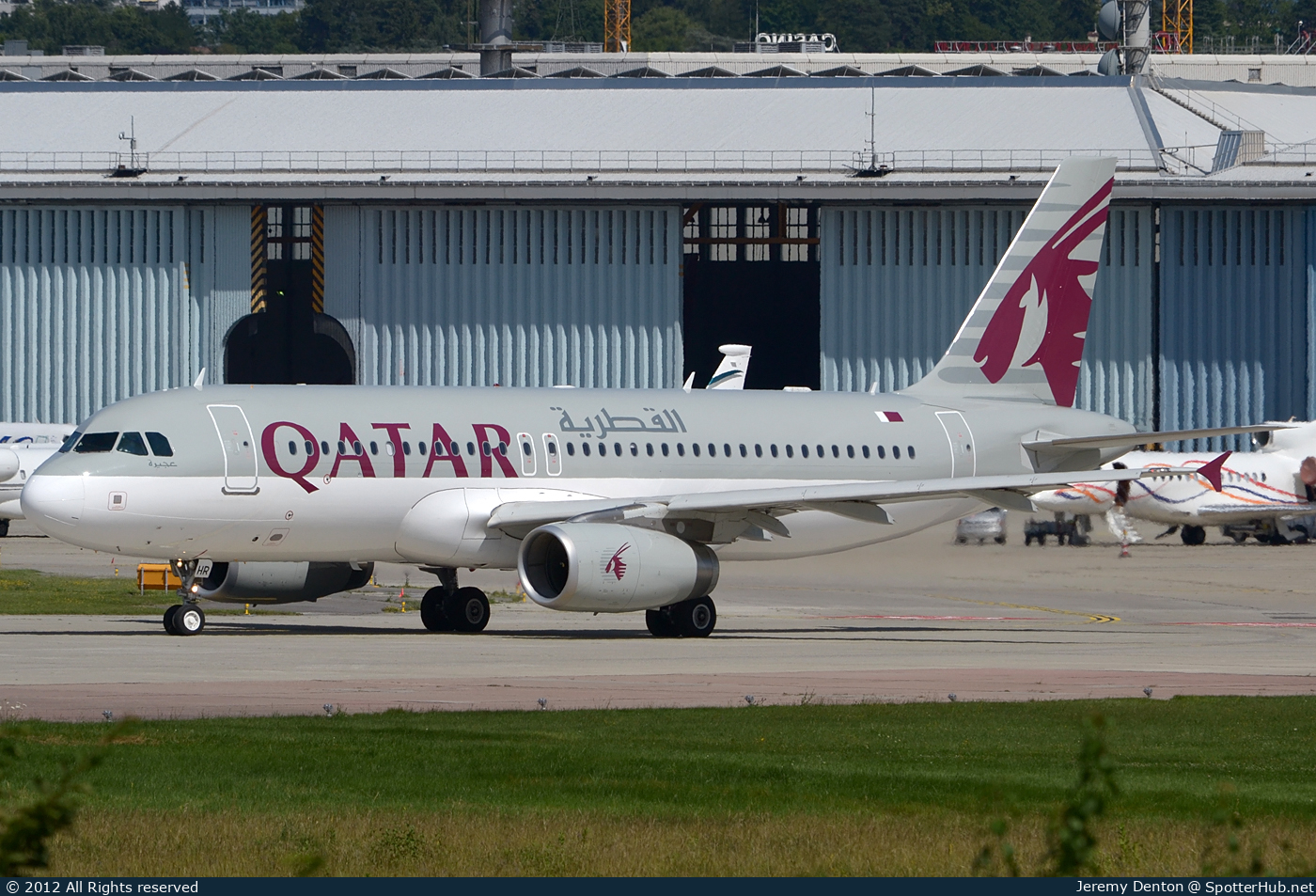 Photo of A7-AHR - Airbus A320-232 operated by Qatar Airways