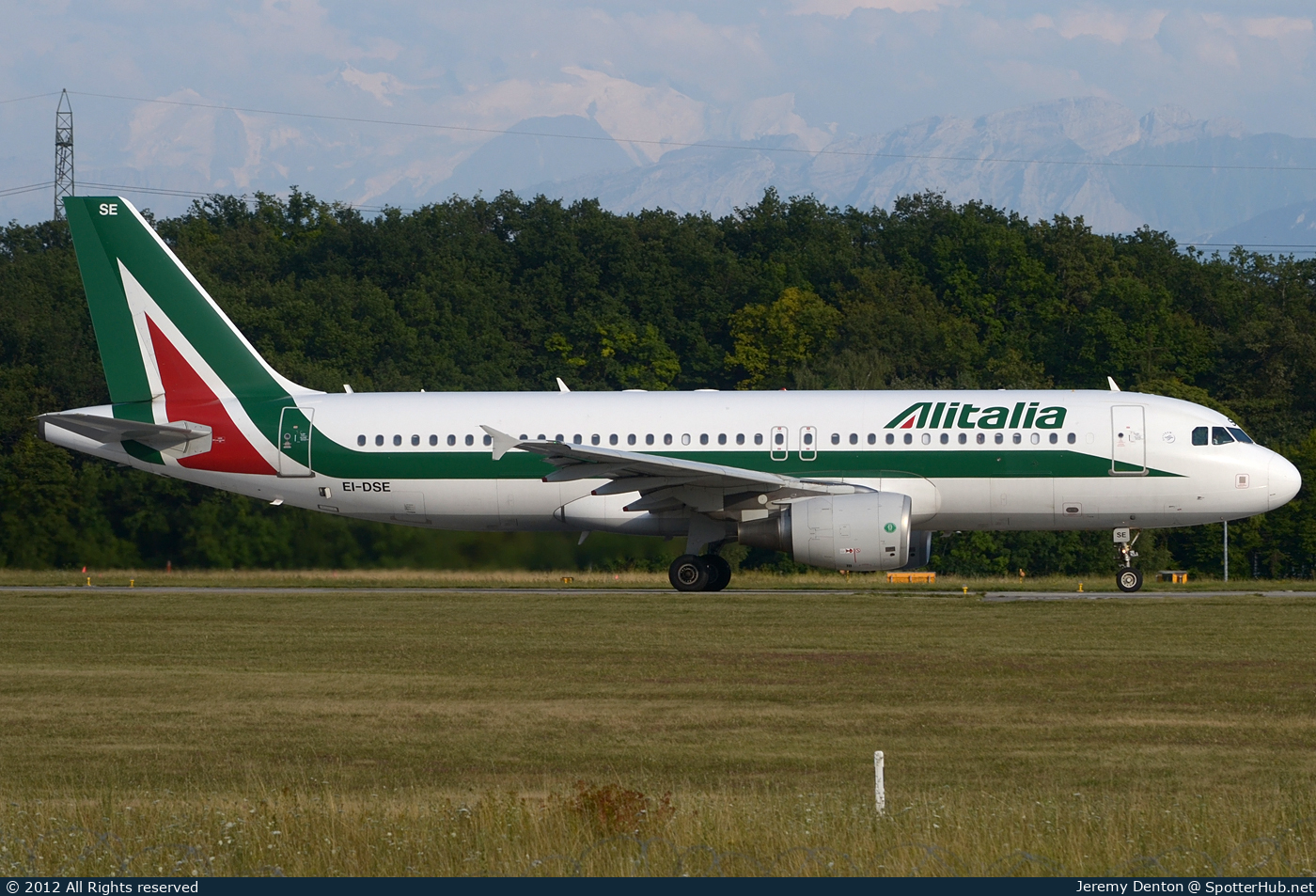 Photo of EI-DSE - Airbus A320-216 operated by Alitalia